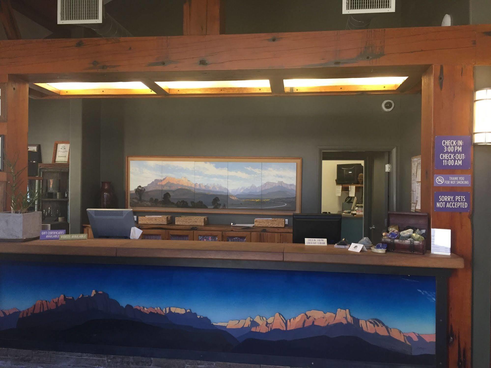 Desert Pearl Inn 斯普林代尔 外观 照片