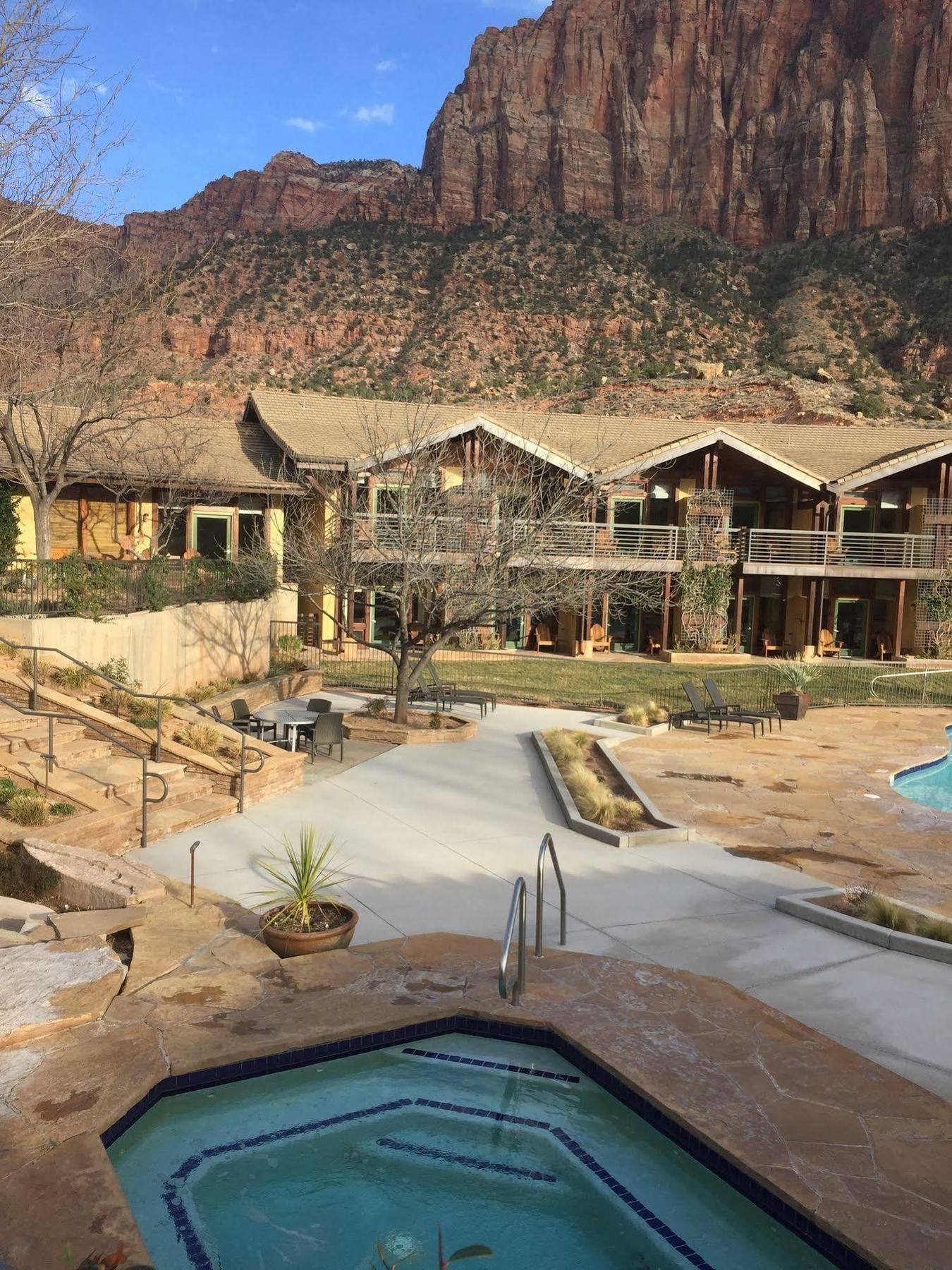 Desert Pearl Inn 斯普林代尔 外观 照片